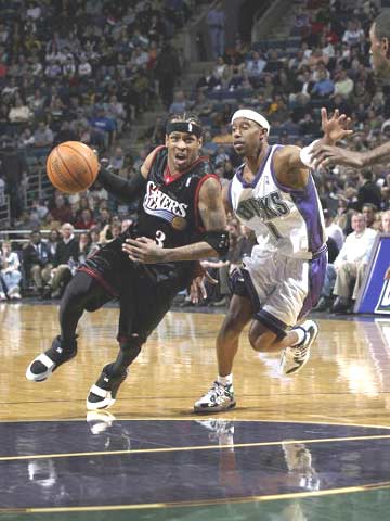 皇家社会迎战吉罗纳：一场关乎生死的西甲保级之战（西甲保级生死战：皇家社会对阵吉罗纳）