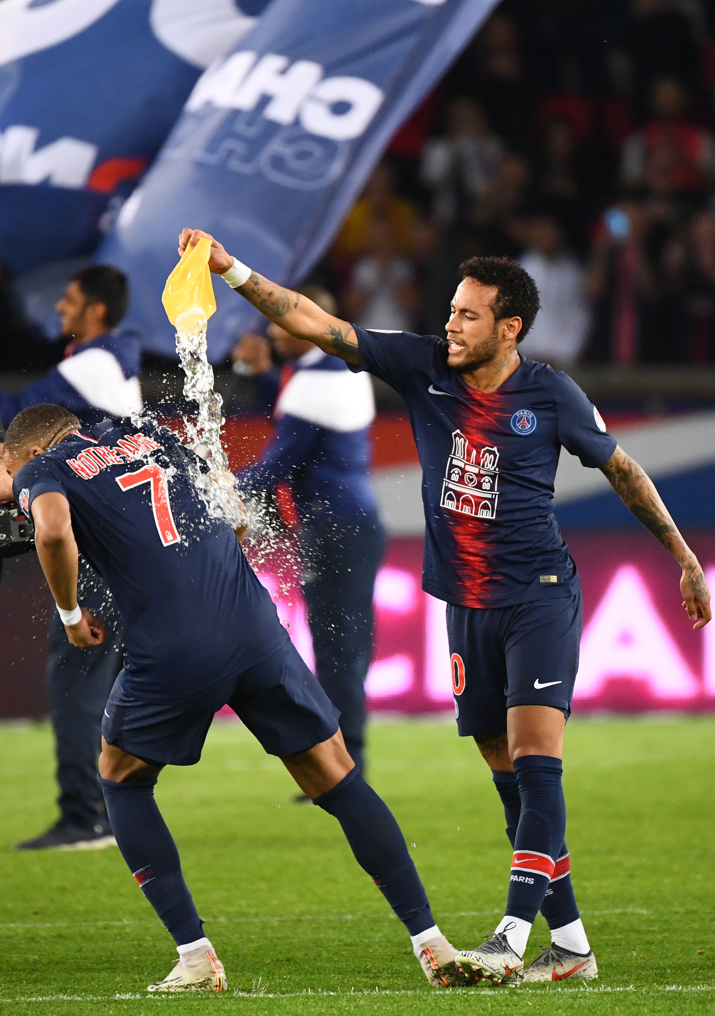 卡莱尔：其他老将遇到我们这样的情况会装病，西卡却全力以赴（卡莱尔：换作其他老将或装伤避战，西卡仍拼尽全力）