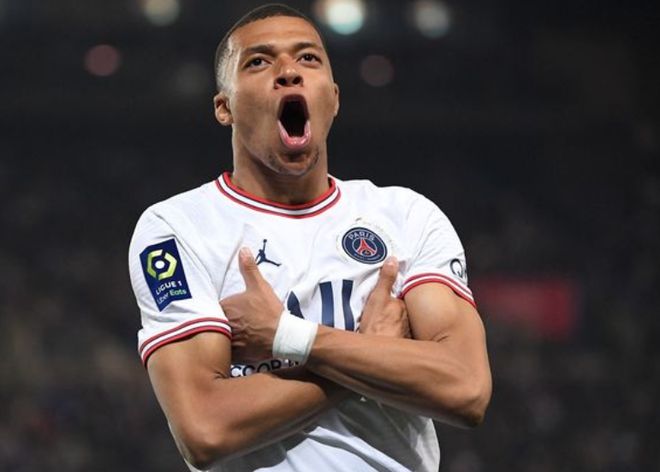 世俱杯末轮形势：2组或陷连环套 谨防对攻做局（世俱杯末轮前瞻：两组或陷连环博弈，警惕对攻诱局）