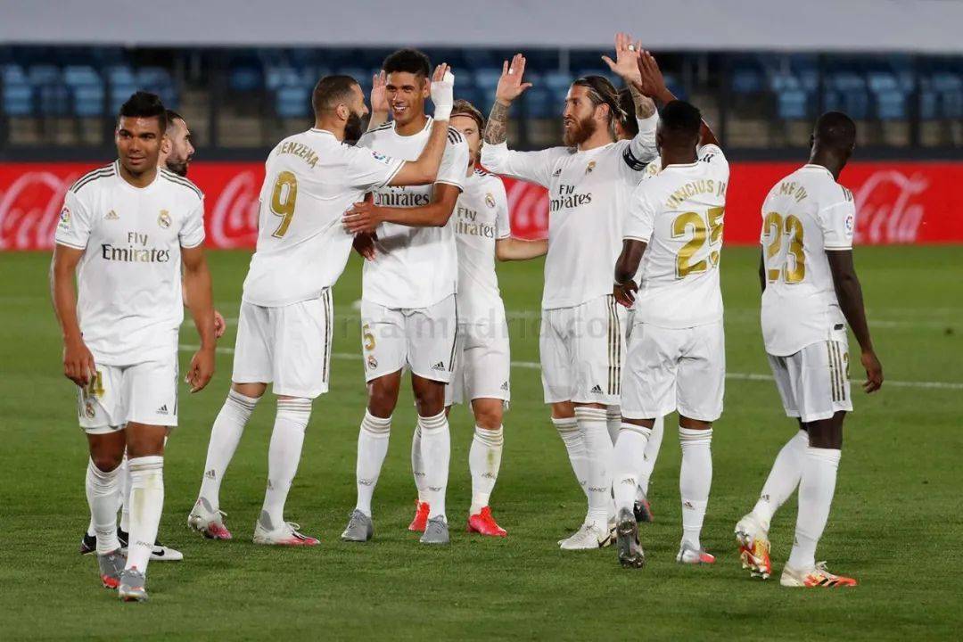 希勒怒喷热刺解雇澳波：足球，真是个愚蠢的运动！（希勒痛批热刺解聘澳波：足球真是太荒谬了！）