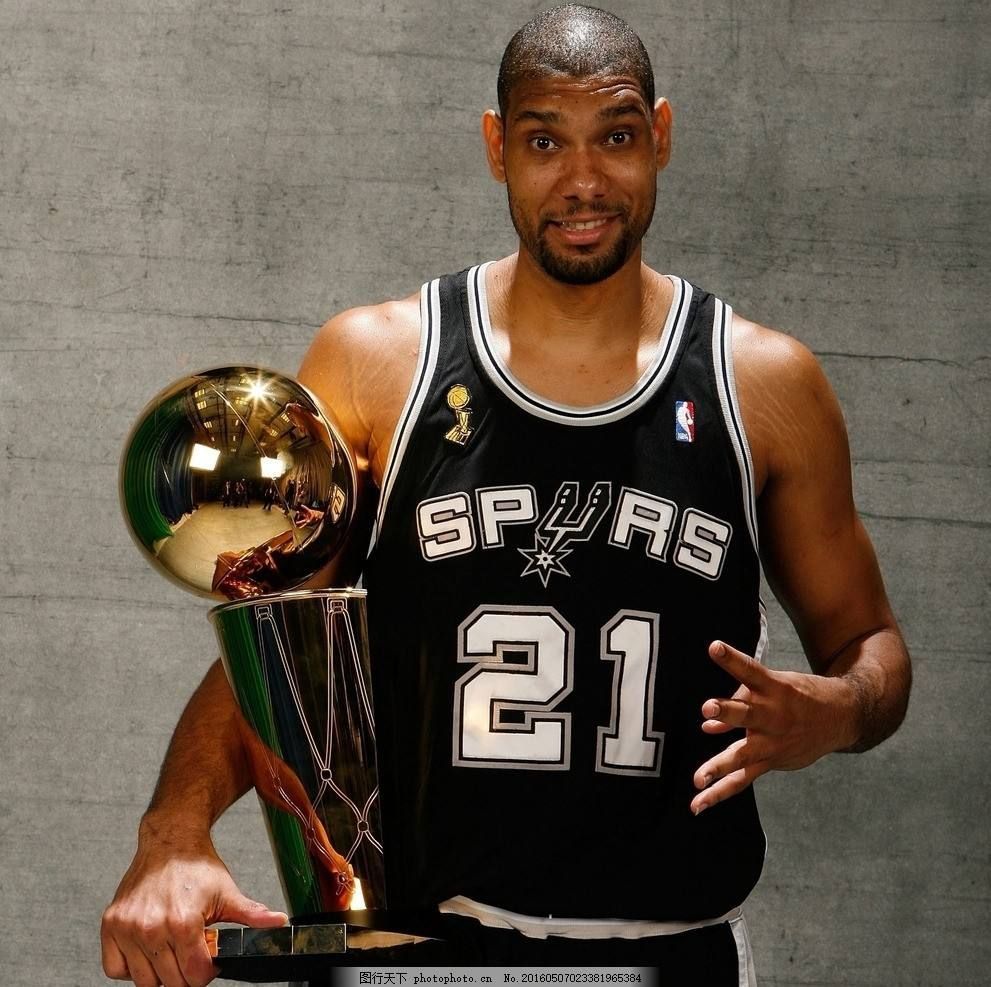 判决书：原天津泰达球员白某峰因受贿判有期徒刑一年，缓刑一年（法院判决：前天津泰达球员白某峰因受贿获刑一年，缓刑一年）