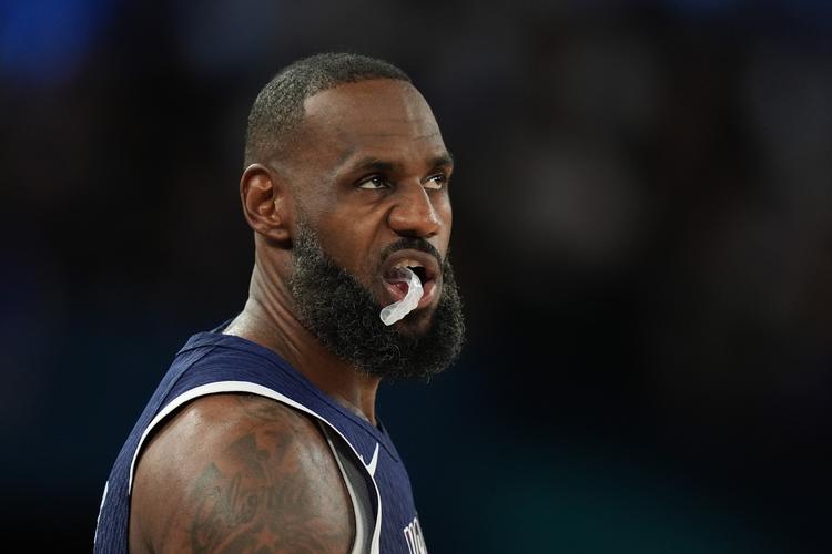 巴蒂：劳塔罗和小蜘蛛可以一起上，但其中一人必须做出牺牲（巴蒂：劳塔罗与小蜘蛛可同场，但必须有人作出牺牲）