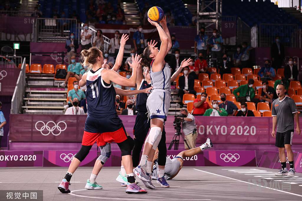 镜报：曼联明夏将补强中场，他们可能打包巴莱巴和安德森（镜报：曼联计划于明夏加强中场，或同时引进巴莱巴与安德森）