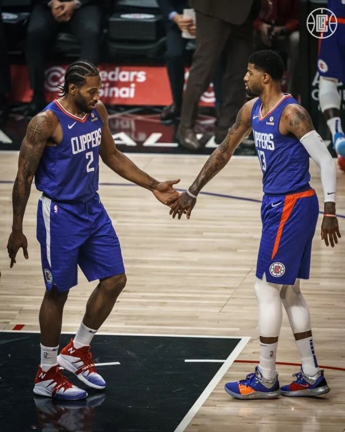 曼城VS桑德兰：蓝月风暴迎战黑马奇迹，伊蒂哈德攻防大战一触即发（曼城战桑德兰：蓝月风暴碰撞黑马神话，伊蒂哈德攻防决斗迫在眉睫）