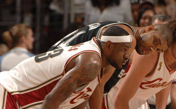 NBA杯半场：东契奇&里夫斯合砍37分，詹姆斯2分，独行侠62-60领先湖人（NBA杯半场战报：东契奇与里夫斯合得37分，詹姆斯仅2分，独行侠62-60暂领先湖人）