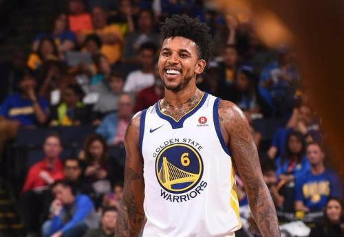 C罗打趣：詹姆斯是个好人，但我头发比他多！（C罗调侃：詹姆斯人很好，不过我头发比他多！）